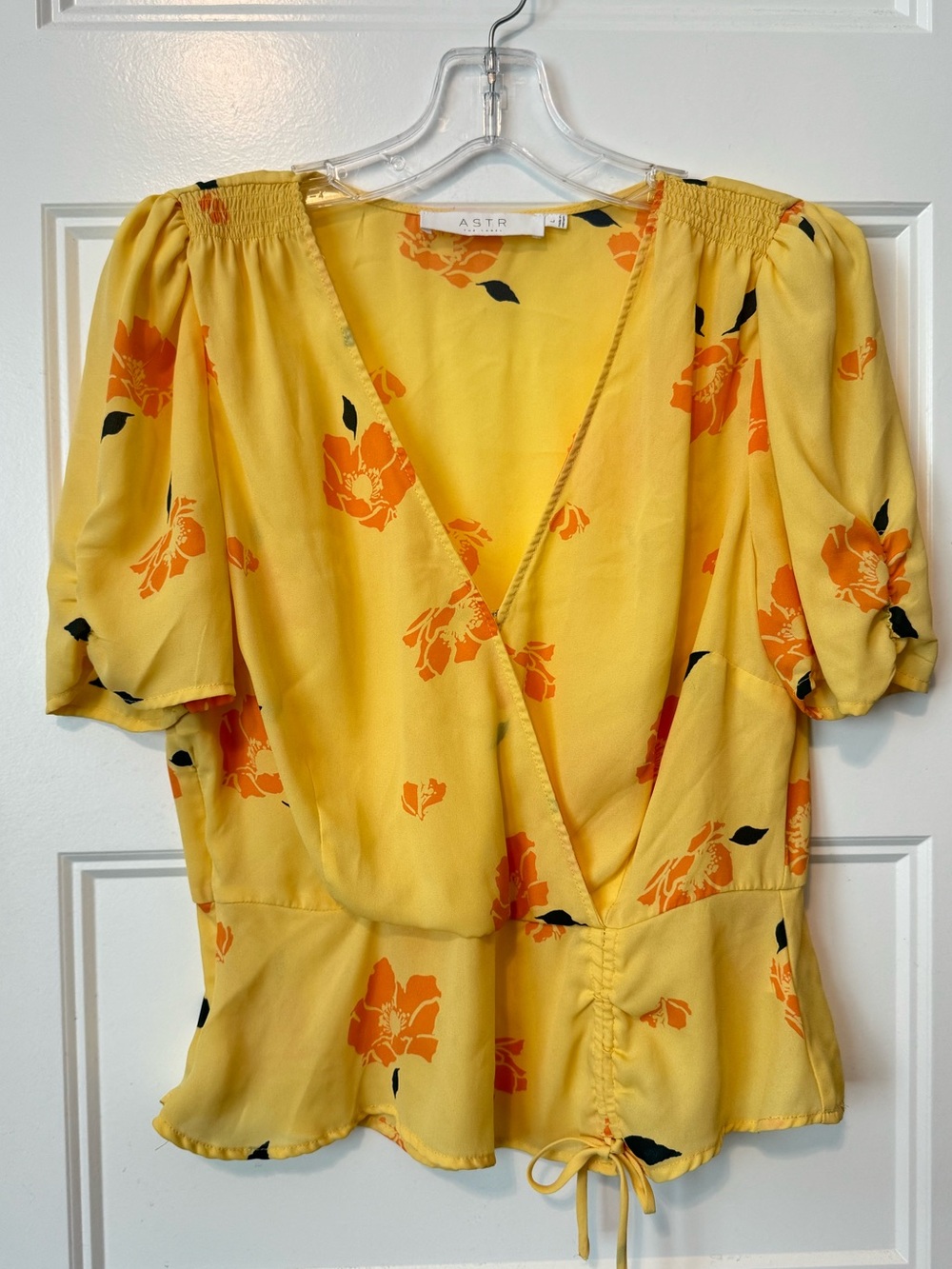 ASTR The Label Yellow Floral Surplice Peplum Blouse Puff Sleeve Top Size L